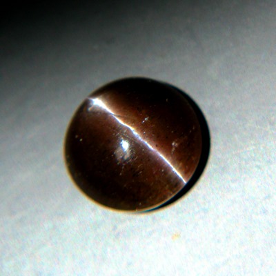 big five carat cabochon cat's eye with different ray colors in untreated natural from Sri Lanka with