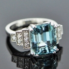 intense pool blue-green aquamarine of seven carats, untreated and lens clean