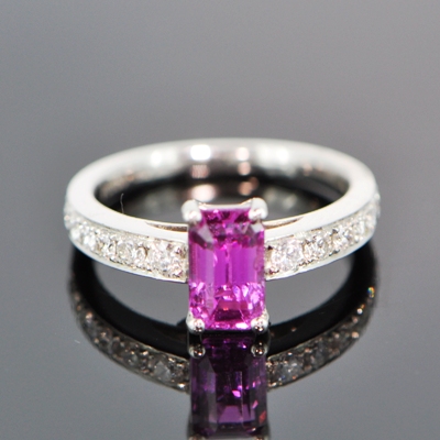 neon red-pink sapphire from Burma in platinum