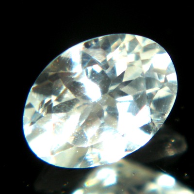untreated white sapphire like diamond with dispersion