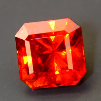 spessartite garnet free of treatments, no window, no eye-visible inclusions, no black-out even in lo