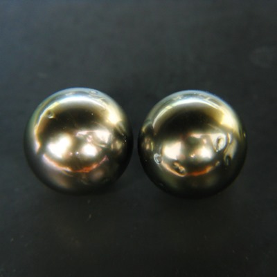 fine steal-silver pair for earrings with saltwater tahiti black-lipped oyster pearl