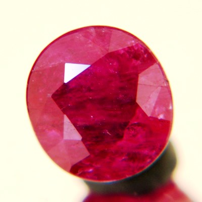 hot pink Ceylon sapphire without inclusions or treatments oval hot pin-purple