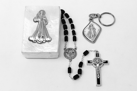 Divine Mercy Rosary & Key Ring Gift Set.